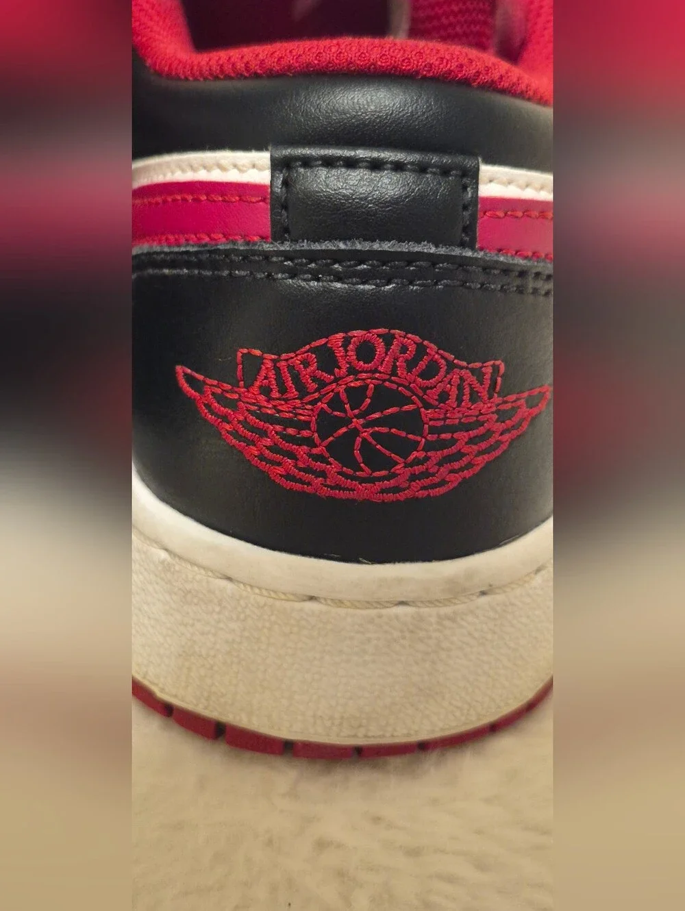 Nike Kids Low-Top Sneakers in Burgundy, White & Black